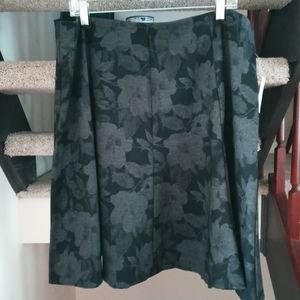 NWT Roz & Ali skirt MAKE ME AN OFFER✨